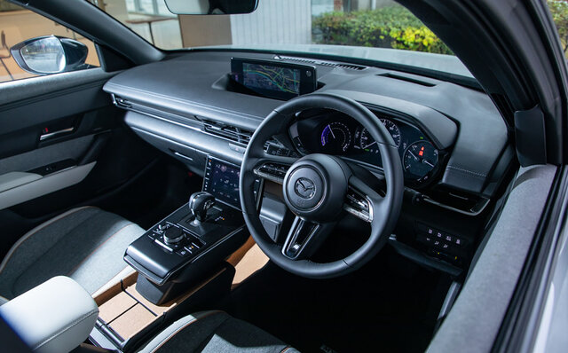 従来と同じような運転の楽しさを追求している──マツダMX-30 EVモデルに試乗|MAZDA 従来と同じような運転の楽しさを追求している──マツダMX-30 EVモデルに試乗|MAZDA