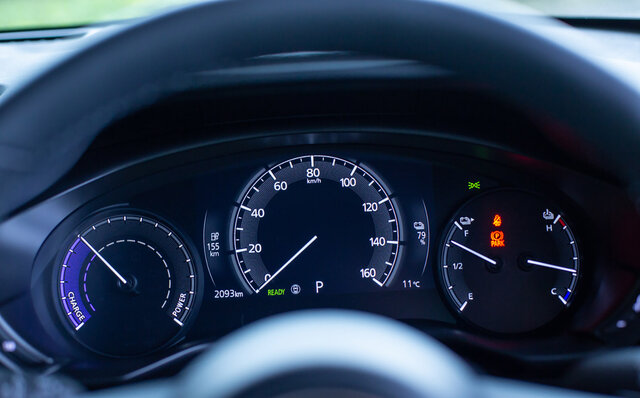 従来と同じような運転の楽しさを追求している──マツダMX-30 EVモデルに試乗|MAZDA 従来と同じような運転の楽しさを追求している──マツダMX-30 EVモデルに試乗|MAZDA