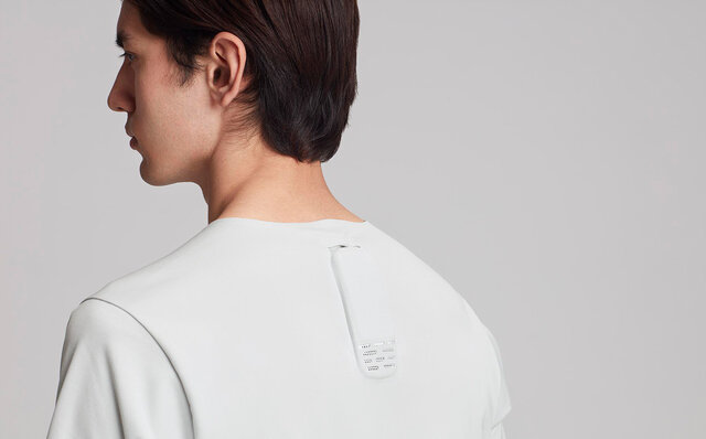 体感温度を調節しながら、ファッションもゴルフも楽しむ。ウェアラブルサーモデバイス「レオン ポケット」に新型が登場｜SONY