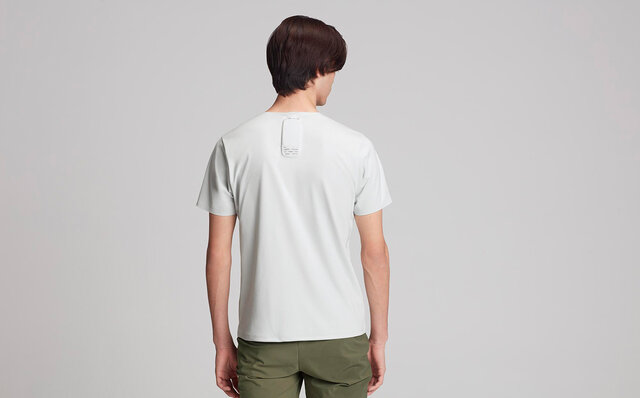 体感温度を調節しながら、ファッションもゴルフも楽しむ。ウェアラブルサーモデバイス「レオン ポケット」に新型が登場｜SONY