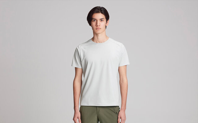 体感温度を調節しながら、ファッションもゴルフも楽しむ。ウェアラブルサーモデバイス「レオン ポケット」に新型が登場｜SONY