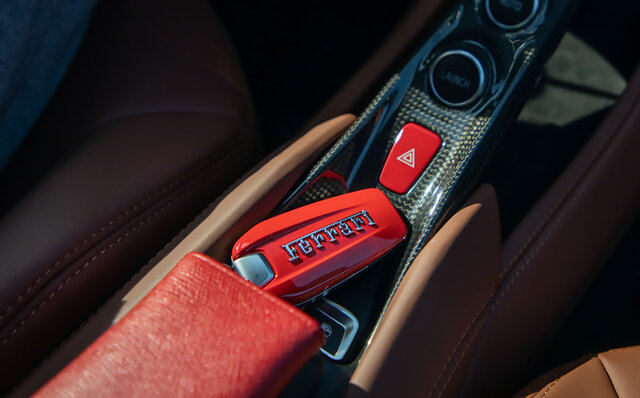 週末のサーキット通いの楽しさを知っている人に──フェラーリF8 トリブートに試乗｜Ferrari