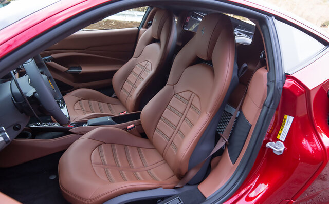 週末のサーキット通いの楽しさを知っている人に──フェラーリF8 トリブートに試乗｜Ferrari