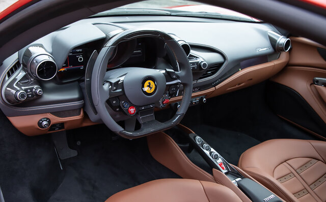 週末のサーキット通いの楽しさを知っている人に──フェラーリF8 トリブートに試乗｜Ferrari