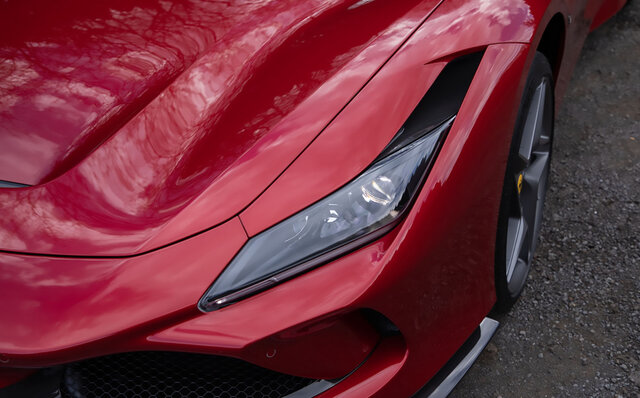 週末のサーキット通いの楽しさを知っている人に──フェラーリF8 トリブートに試乗｜Ferrari