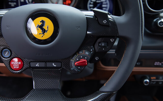 週末のサーキット通いの楽しさを知っている人に──フェラーリF8 トリブートに試乗｜Ferrari