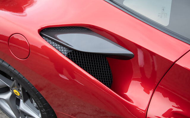 週末のサーキット通いの楽しさを知っている人に──フェラーリF8 トリブートに試乗｜Ferrari