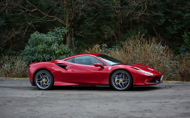 週末のサーキット通いの楽しさを知っている人に──フェラーリF8 トリブートに試乗｜Ferrari