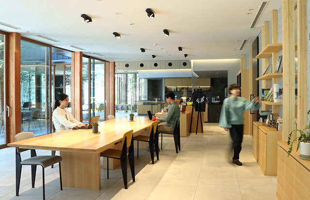 新緑の中でテレワークしながら、将来の軽井沢移住の構想を練る宿泊プラン|TRAVEL 新緑の中でテレワークしながら、将来の軽井沢移住の構想を練る宿泊プラン|TRAVEL