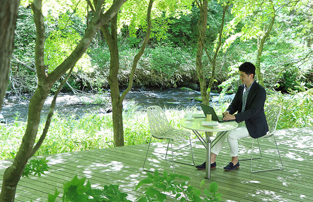 新緑の中でテレワークしながら、将来の軽井沢移住の構想を練る宿泊プラン|TRAVEL 新緑の中でテレワークしながら、将来の軽井沢移住の構想を練る宿泊プラン|TRAVEL