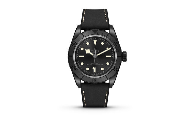 マットブラックの渋さが際立つ2021年の新作「BLACK BAY CERAMIC」|TUDOR マットブラックの渋さが際立つ2021年の新作「BLACK BAY CERAMIC」|TUDOR