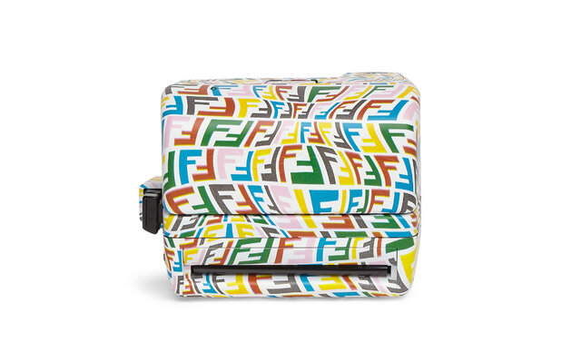 フェンディがポラロイドとコラボレーション、マルチカラーな「FFヴァーティゴ」ポラロイドカメラを発売|FENDI フェンディがポラロイドとコラボレーション、マルチカラーな「FFヴァーティゴ」ポラロイドカメラを発売|FENDI