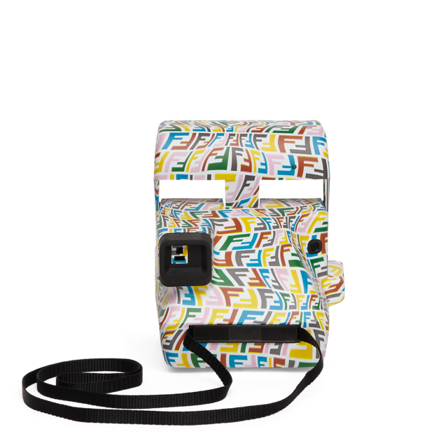 フェンディがポラロイドとコラボレーション、マルチカラーな「FFヴァーティゴ」ポラロイドカメラを発売|FENDI  フェンディがポラロイドとコラボレーション、マルチカラーな「FFヴァーティゴ」ポラロイドカメラを発売|FENDI