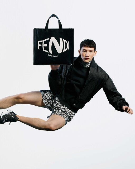 サラ・コールマンとのコラボレーションによる2021年サマーカプセルコレクション「FFヴァーティゴ」｜FENDI 