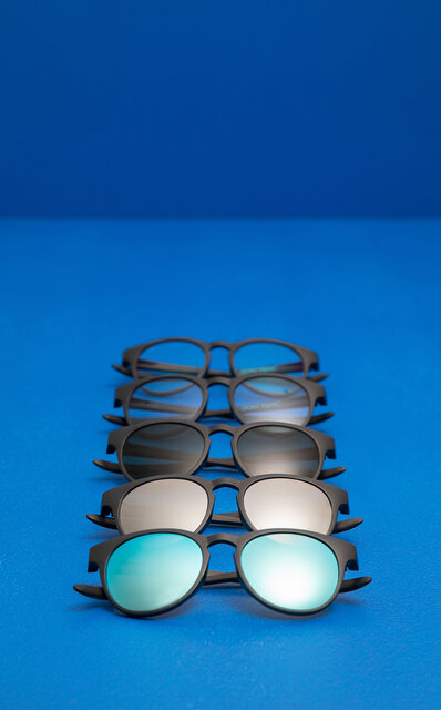 プラごみ問題の解決を目指すべく、廃棄ペットボトルを眼鏡フレームに｜DONTPANIC