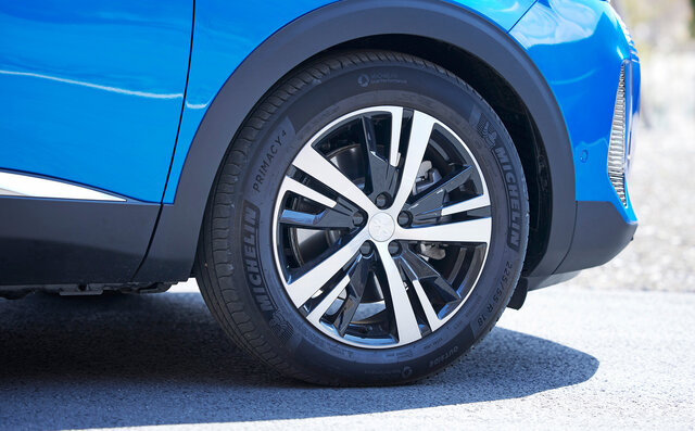 電動化時代の会心作だった──プジョー3008 ハイブリッド4に試乗｜PEUGEOT