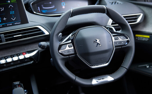 電動化時代の会心作だった──プジョー3008 ハイブリッド4に試乗｜PEUGEOT