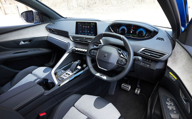 電動化時代の会心作だった──プジョー3008 ハイブリッド4に試乗｜PEUGEOT