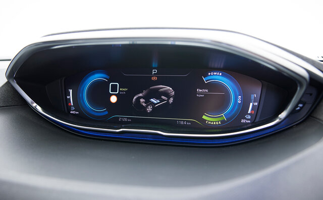 電動化時代の会心作だった──プジョー3008 ハイブリッド4に試乗｜PEUGEOT