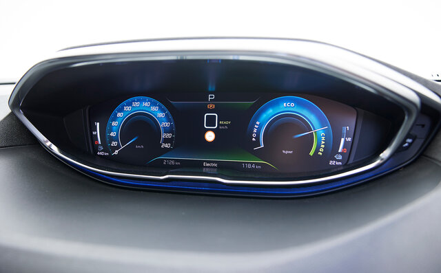 電動化時代の会心作だった──プジョー3008 ハイブリッド4に試乗｜PEUGEOT