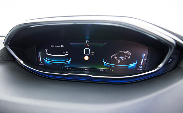 電動化時代の会心作だった──プジョー3008 ハイブリッド4に試乗｜PEUGEOT