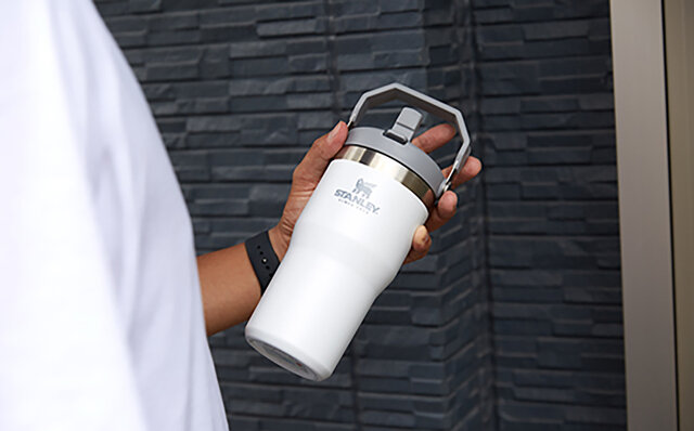 ワンタッチで飲める「アイスフローシリーズ」誕生｜STANLEY