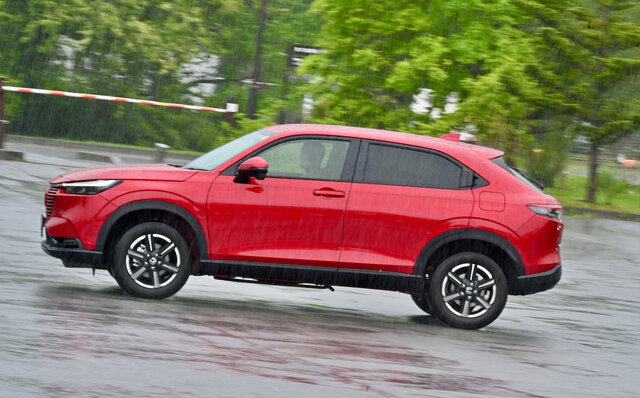 ライバルに差をつけた上質な走りと装備──ホンダ新型「ヴェゼル」に試乗｜HONDA