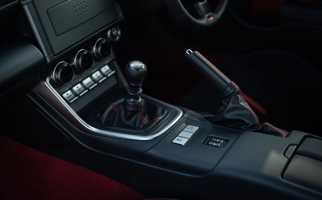 異なるテイストのスポーツカーに進化──新型トヨタ86 & スバルBRZに試乗|TOYOTA 異なるテイストのスポーツカーに進化──新型トヨタ86 & スバルBRZに試乗|TOYOTA