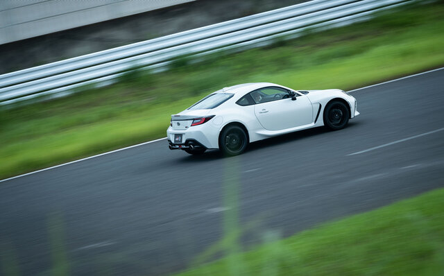異なるテイストのスポーツカーに進化──新型トヨタ86 & スバルBRZに試乗|TOYOTA 異なるテイストのスポーツカーに進化──新型トヨタ86 & スバルBRZに試乗|TOYOTA