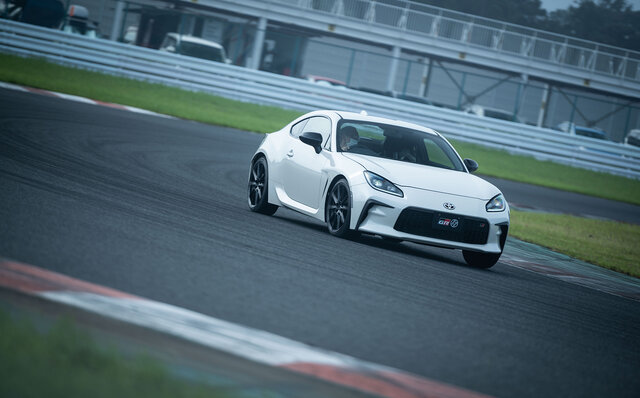 異なるテイストのスポーツカーに進化──新型トヨタ86 & スバルBRZに試乗|TOYOTA 異なるテイストのスポーツカーに進化──新型トヨタ86 & スバルBRZに試乗|TOYOTA