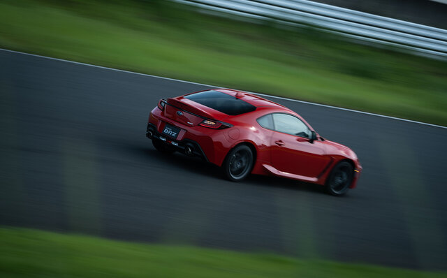 異なるテイストのスポーツカーに進化──新型トヨタ86 & スバルBRZに試乗|TOYOTA 異なるテイストのスポーツカーに進化──新型トヨタ86 & スバルBRZに試乗|TOYOTA