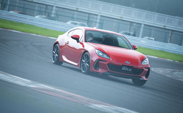異なるテイストのスポーツカーに進化──新型トヨタ86 & スバルBRZに試乗|TOYOTA 異なるテイストのスポーツカーに進化──新型トヨタ86 & スバルBRZに試乗|TOYOTA