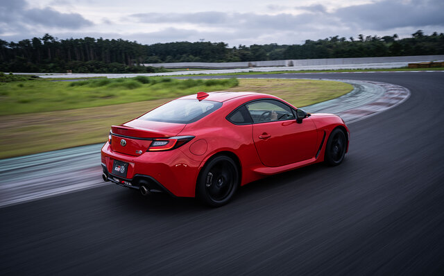 異なるテイストのスポーツカーに進化──新型トヨタ86 & スバルBRZに試乗|TOYOTA 異なるテイストのスポーツカーに進化──新型トヨタ86 & スバルBRZに試乗|TOYOTA