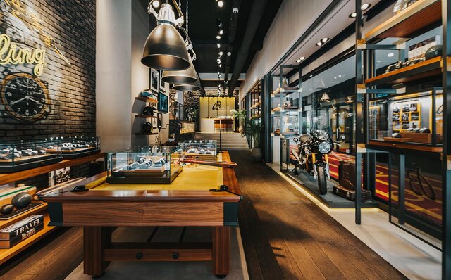 ブライトリングとトライアンフが、新たにパートナーシップを締結｜BREITLING