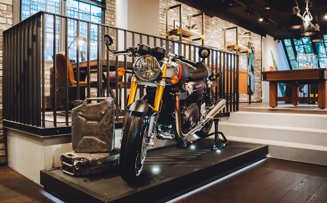 ブライトリングとトライアンフが、新たにパートナーシップを締結｜BREITLING