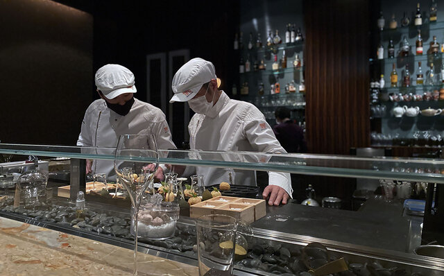 7年連続でミシュランに輝く、マンダリン オリエンタル 東京「タパス モラキュラーバー」体験記｜EAT