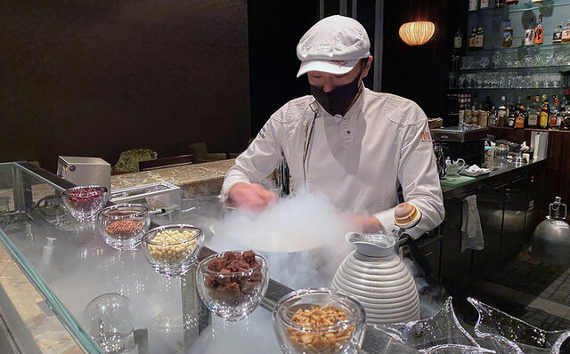 7年連続でミシュランに輝く、マンダリン オリエンタル 東京「タパス モラキュラーバー」体験記｜EAT