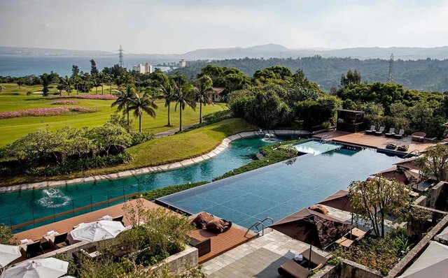 クラブラウンジを新設！「ザ・リッツ・カールトン沖縄」の実力やいかに!?｜TRAVEL