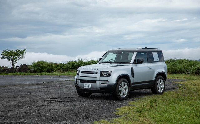 今もっとも魅力的なスタイリングのSUV──新型ディフェンダー90に試乗｜Land Rover
