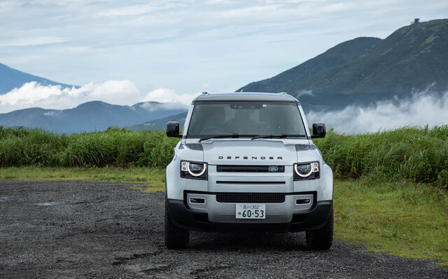 今もっとも魅力的なスタイリングのSUV──新型ディフェンダー90に試乗｜Land Rover