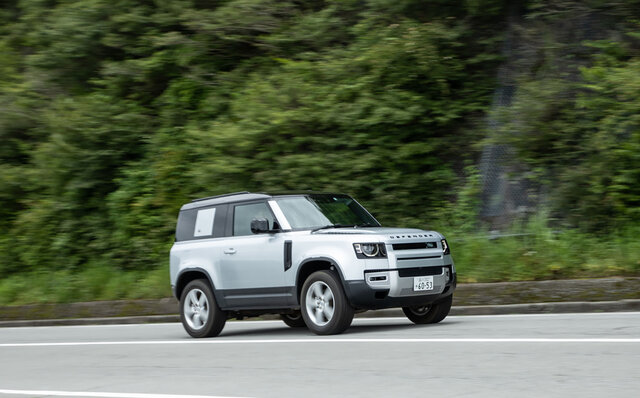 今もっとも魅力的なスタイリングのSUV──新型ディフェンダー90に試乗｜Land Rover