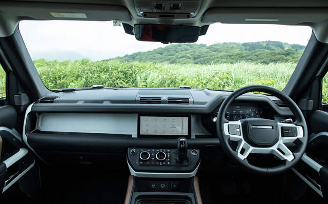 今もっとも魅力的なスタイリングのSUV──新型ディフェンダー90に試乗｜Land Rover
