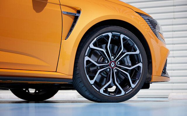 まさに円熟の域にある究極のハンドリングマシン──ルノー メガーヌR.S. に試乗｜Renault