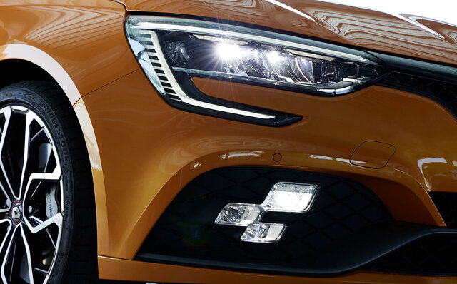 まさに円熟の域にある究極のハンドリングマシン──ルノー メガーヌR.S. に試乗｜Renault