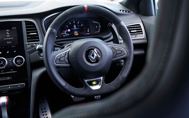 まさに円熟の域にある究極のハンドリングマシン──ルノー メガーヌR.S. に試乗|Renault まさに円熟の域にある究極のハンドリングマシン──ルノー メガーヌR.S. に試乗|Renault