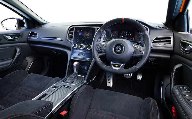 まさに円熟の域にある究極のハンドリングマシン──ルノー メガーヌR.S. に試乗|Renault まさに円熟の域にある究極のハンドリングマシン──ルノー メガーヌR.S. に試乗|Renault