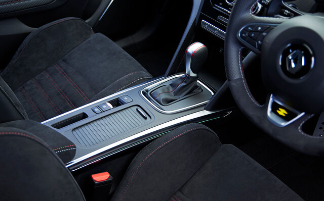 まさに円熟の域にある究極のハンドリングマシン──ルノー メガーヌR.S. に試乗|Renault まさに円熟の域にある究極のハンドリングマシン──ルノー メガーヌR.S. に試乗|Renault