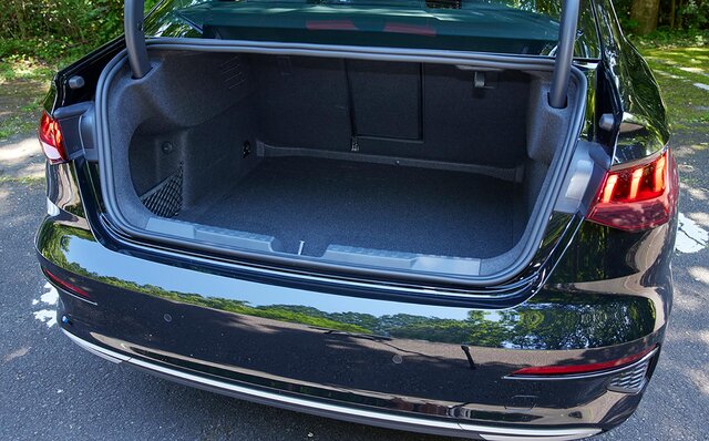 まさにアウトバーンの国で生まれたクルマ──新型アウディA3セダンに試乗|Audi まさにアウトバーンの国で生まれたクルマ──新型アウディA3セダンに試乗|Audi