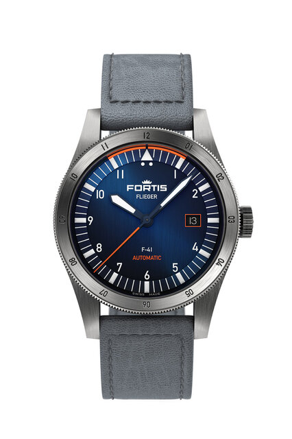 素材の持続可能性に着目した2021年新作「フリーガー ミッドナイトブルー」｜FORTIS