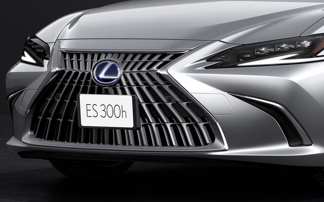 エクステリア、乗り心地、走行性能をブラッシュアップ──レクサスESがマイナーチェンジ|LEXUS エクステリア、乗り心地、走行性能をブラッシュアップ──レクサスESがマイナーチェンジ|LEXUS